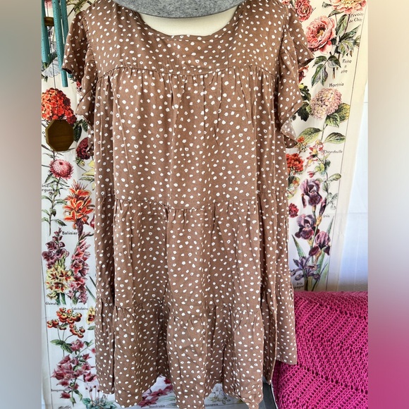 Ditzy print top. US size 14-16. Flutter sleeves, mock neck, Bloomchic. Frilly - Picture 2 of 5